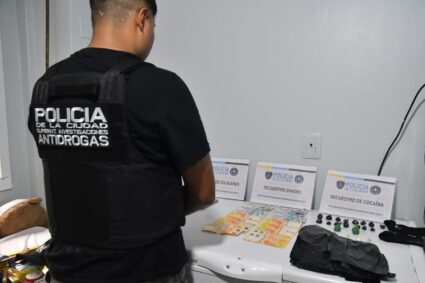CONSTITUCIÓN Y POMPEYA: DETENIDOS, ARMA SECUESTRADA Y DROGA DECOMISADA