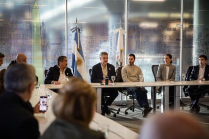 MENOS BUROCRACIA PARA TAXISTAS Y REGULACIÓN DE LOS SERVICIOS POR APLICACIONES