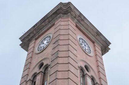 RECUPERAN EL RELOJ CENTENARIO DE LA TORRE DEL ANTIGUO MERCADO DE HACIENDA